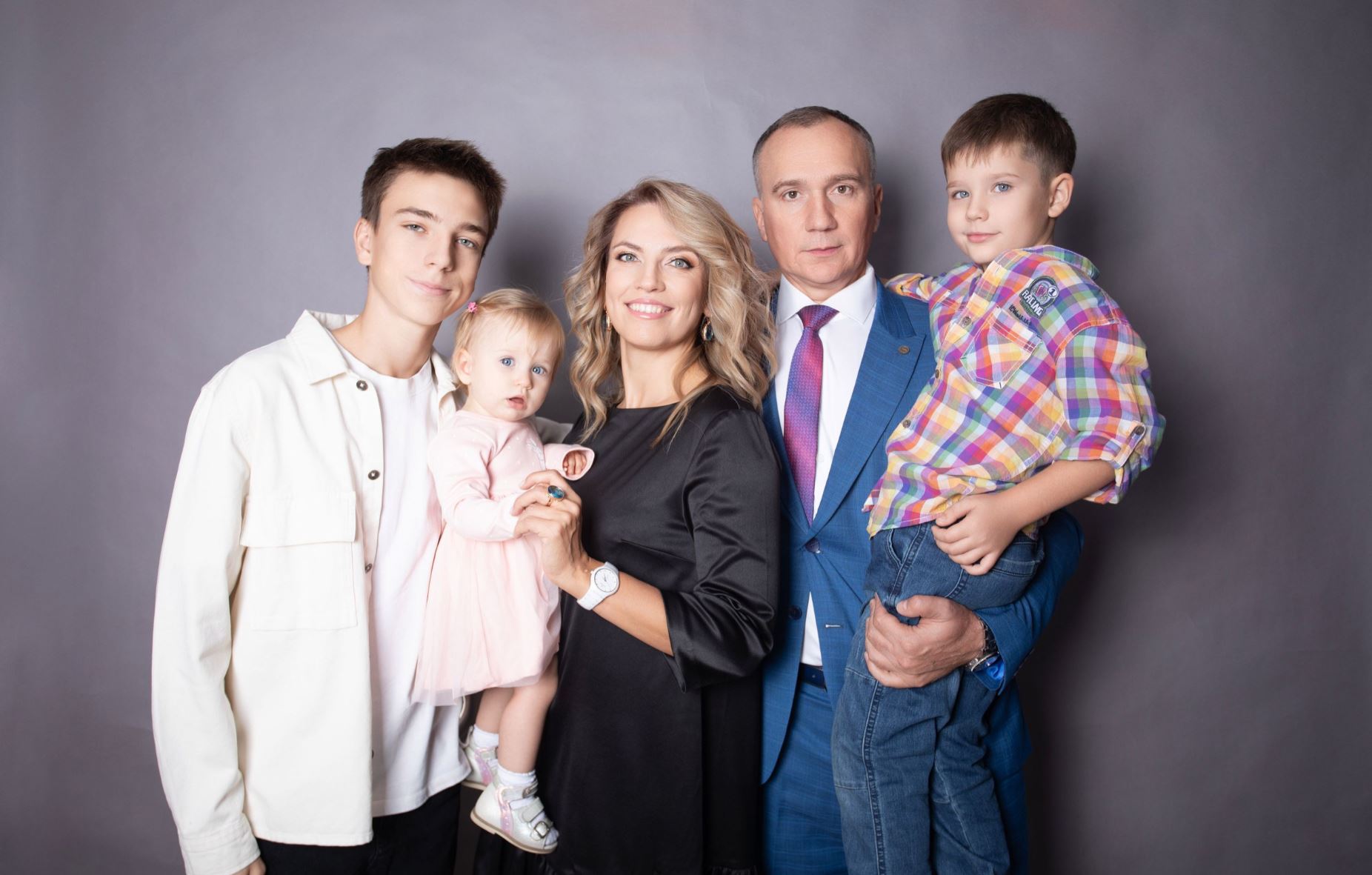 Семейная фотосессия в студии