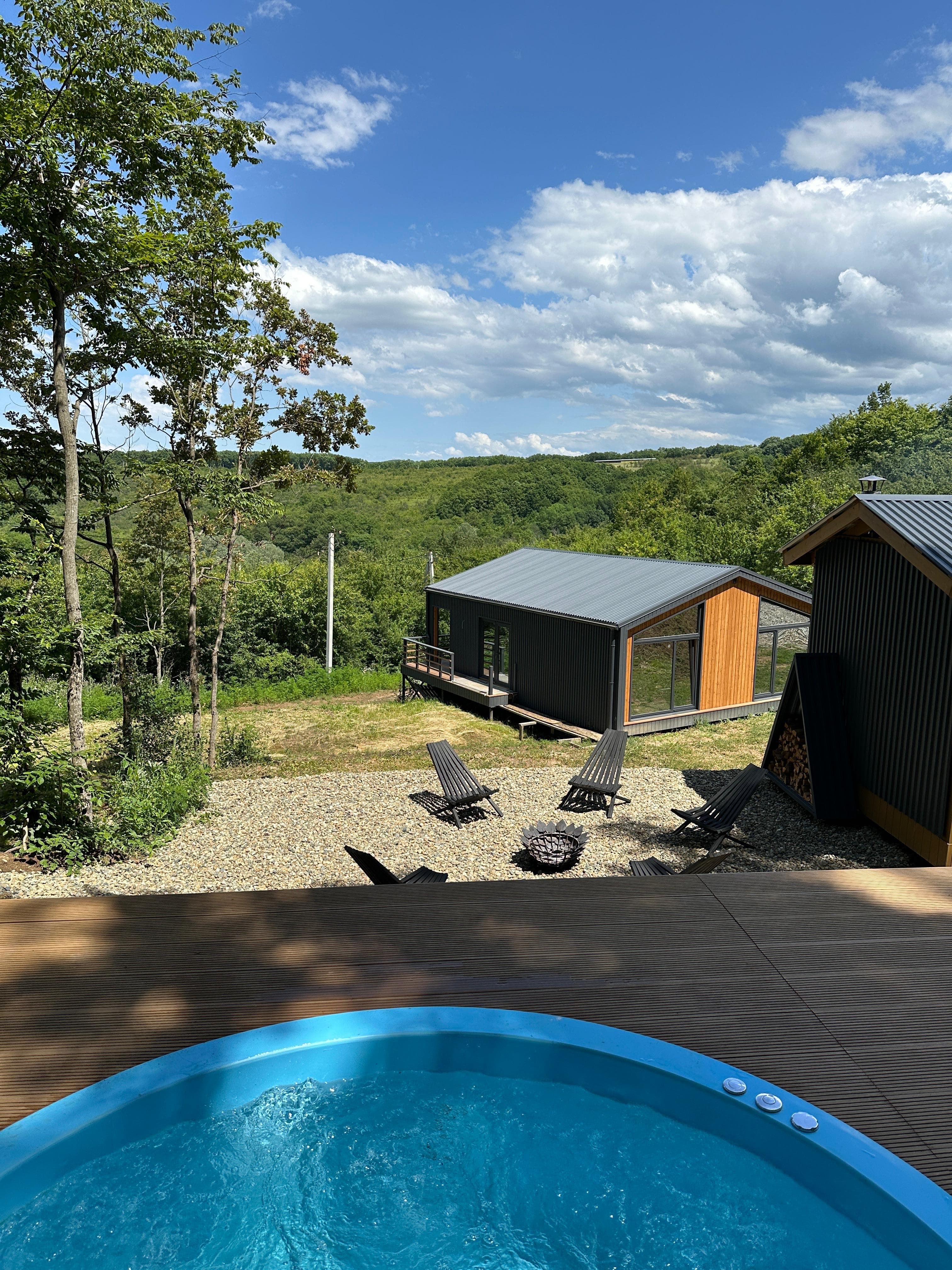 Отдых в барнхаусе с бассейном и джакузи