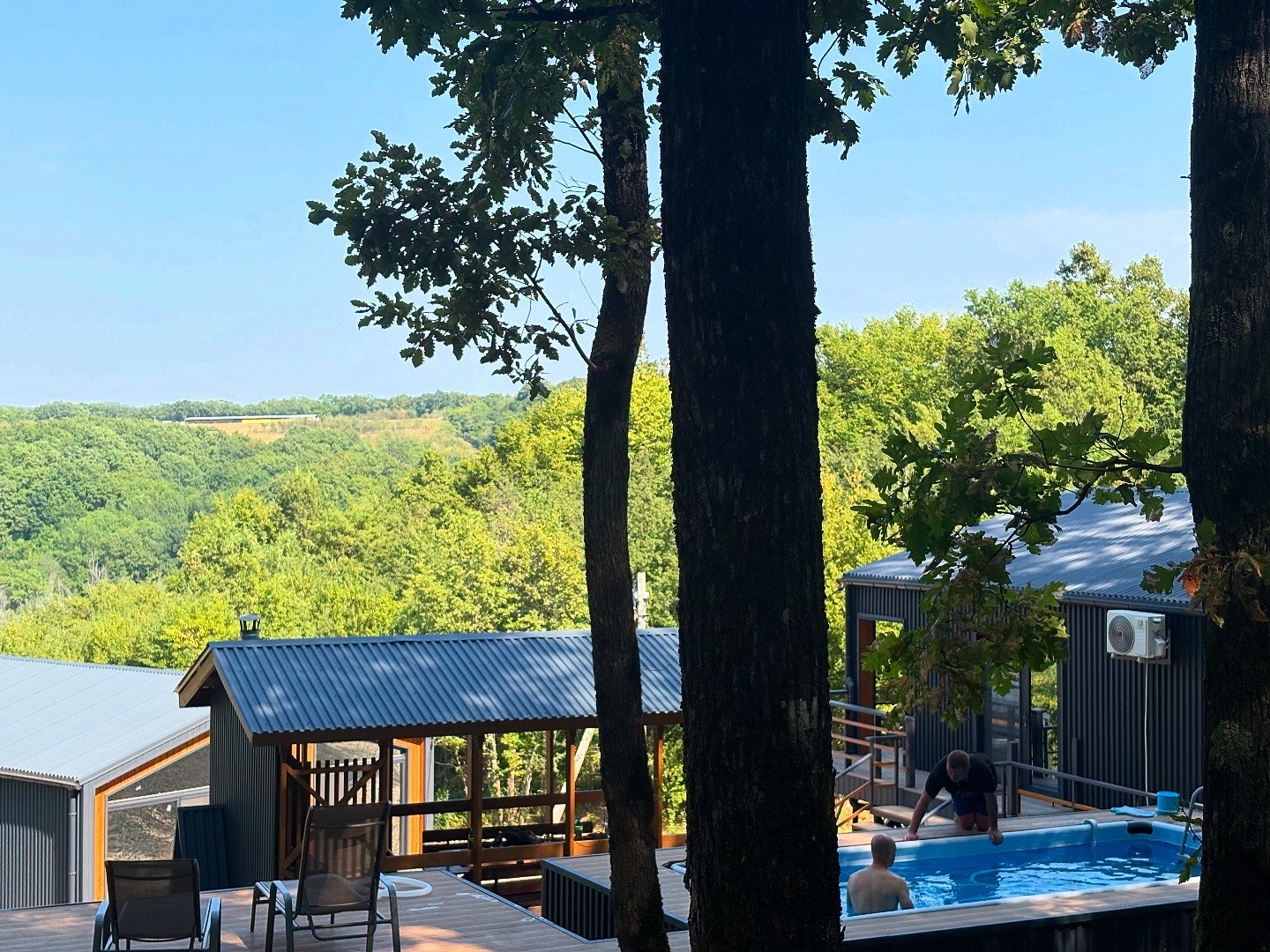 Отдых в барнхаусе с бассейном и джакузи