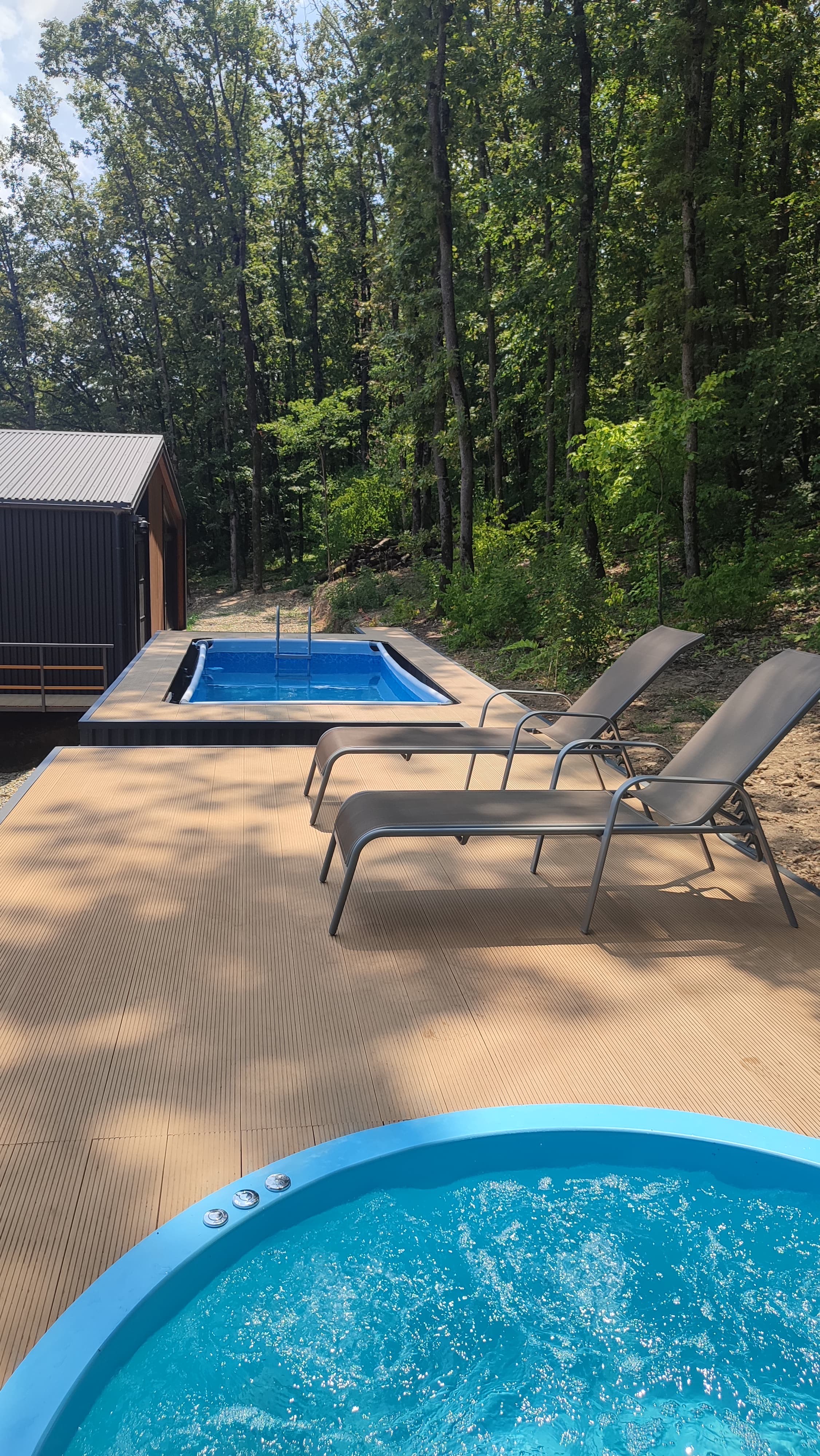 Отдых в барнхаусе с бассейном и джакузи