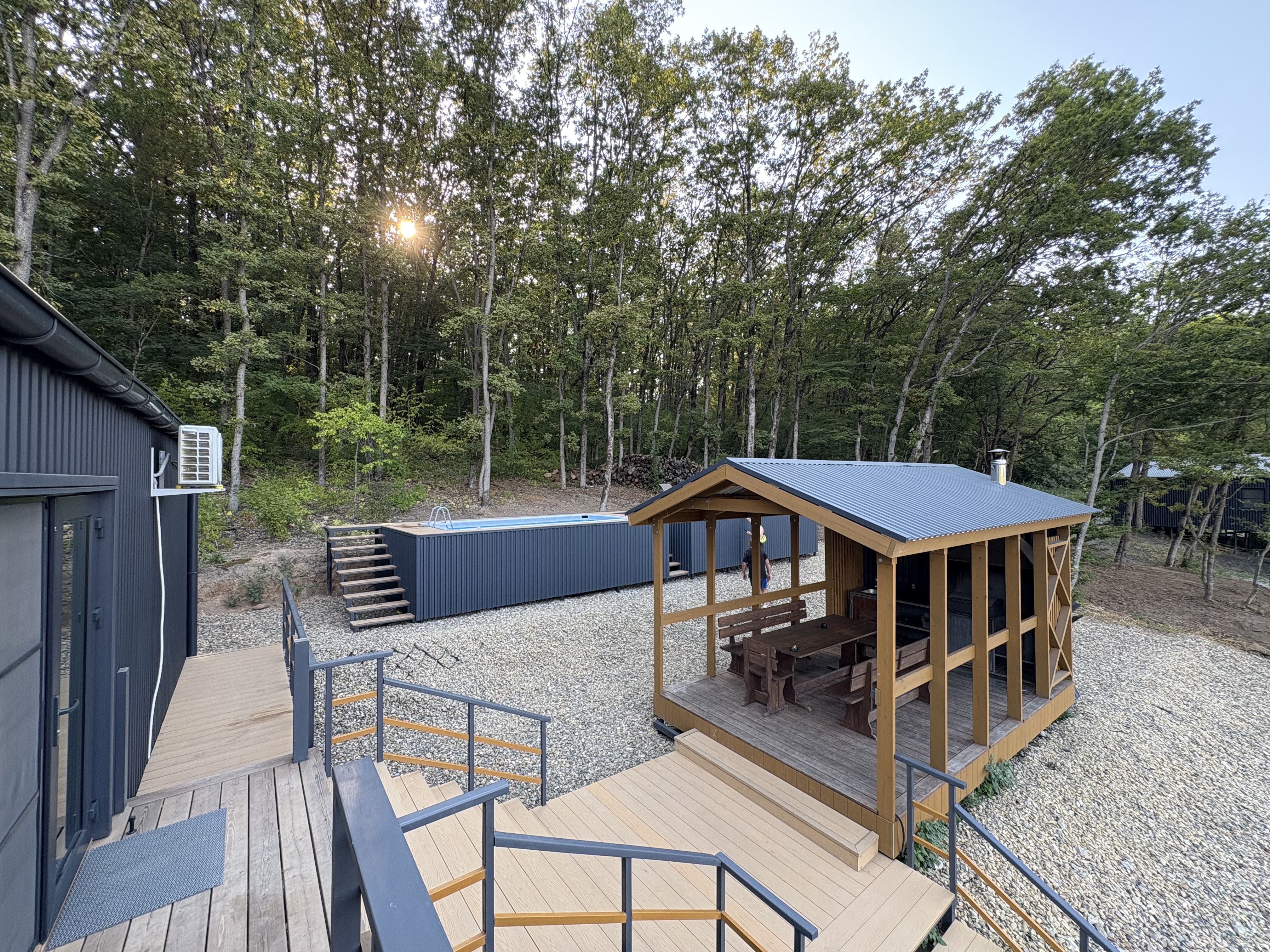 Отдых в барнхаусе с бассейном и джакузи