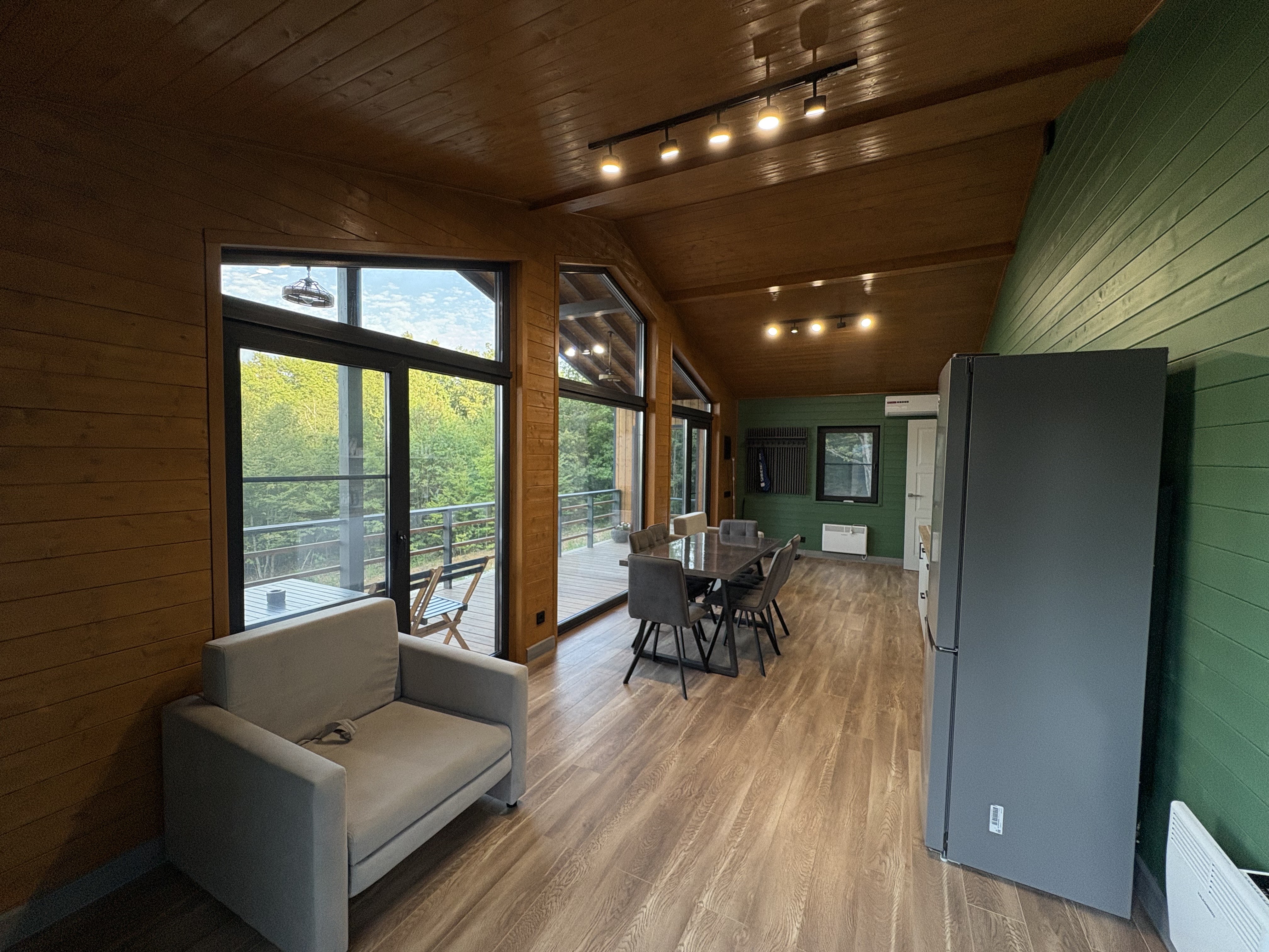 Отдых в барнхаусе с бассейном и джакузи